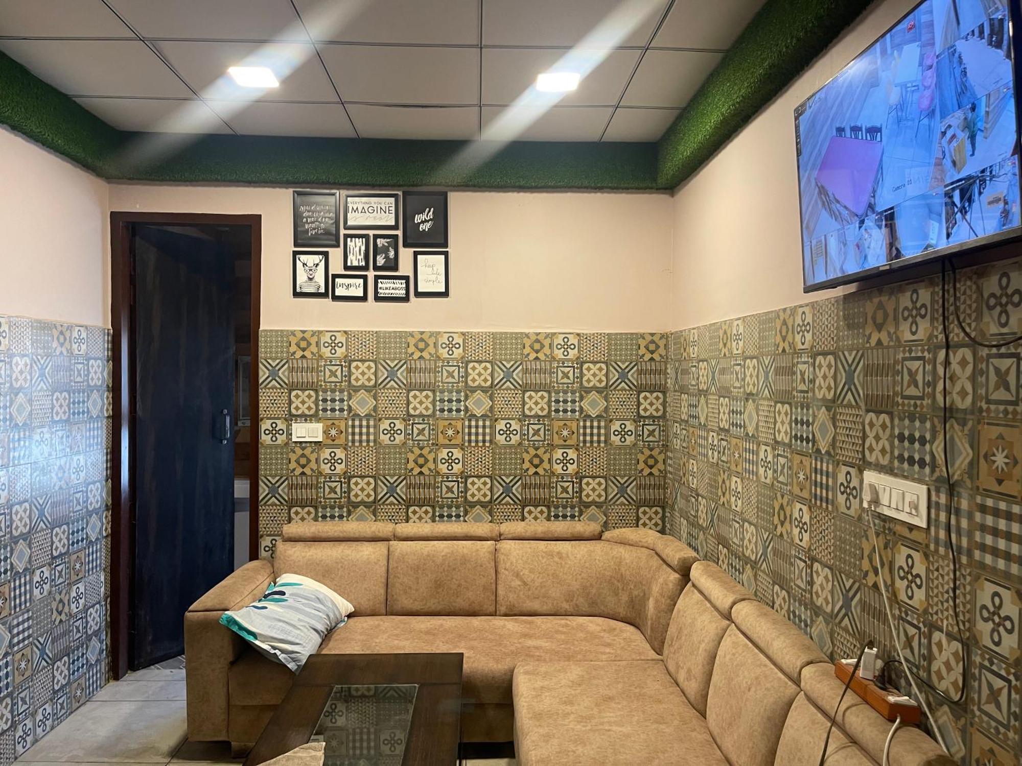 Shiv Shakti Guest House Bhiwani Exteriör bild