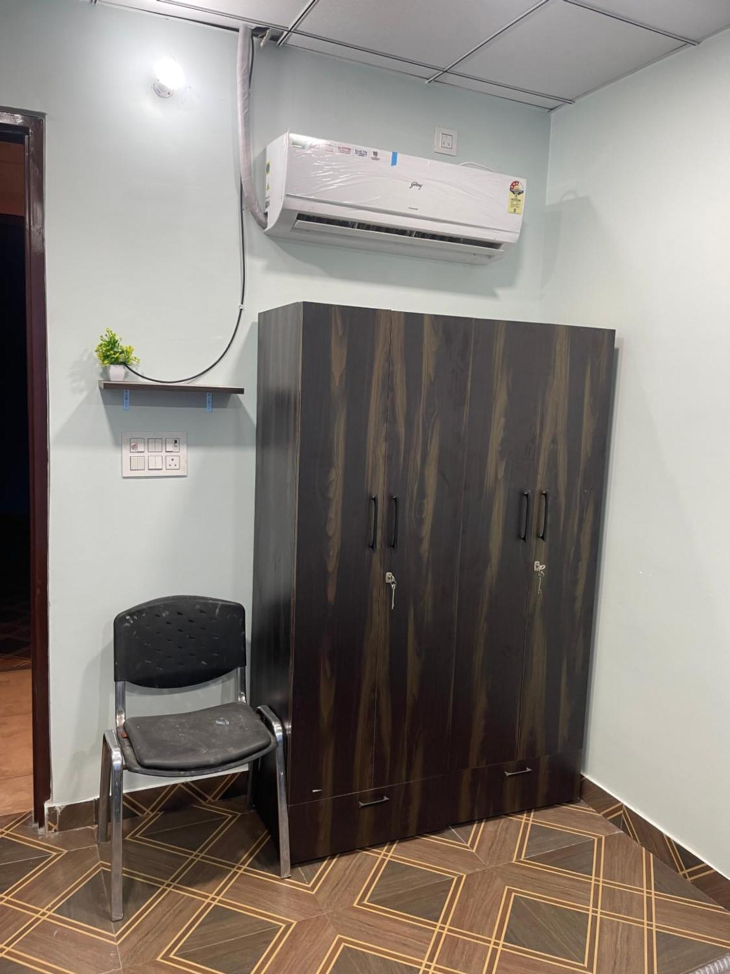 Shiv Shakti Guest House Bhiwani Exteriör bild
